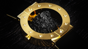 Stone-hold watch in gold with black lava pebble
