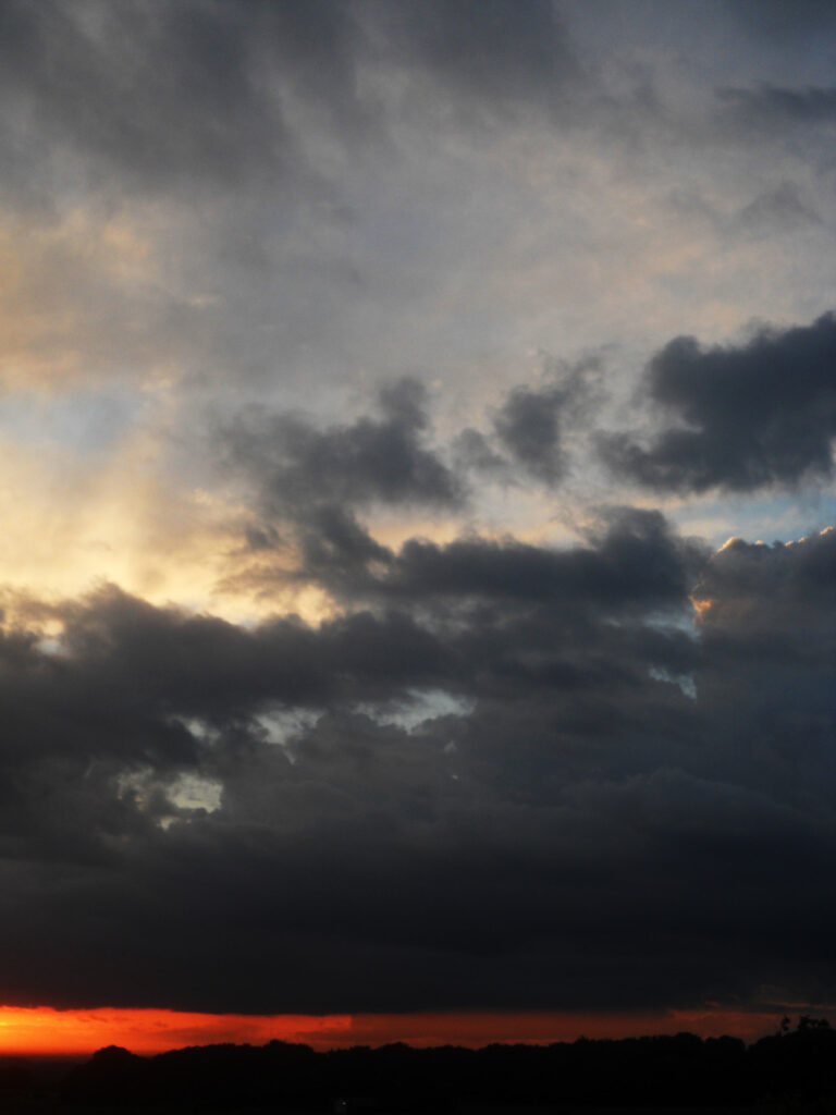clouds at sunset, an example of a 3D fractal 