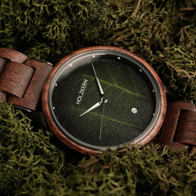 Holzkern  Edisto Walnut and Leaf, watch with leaf on the dial