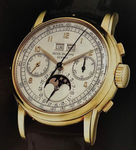 Patek Philippe cronografo calendario perpetuo, gold, pale dial, on black background.