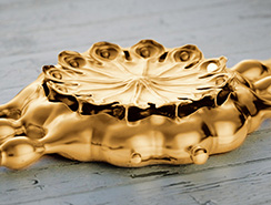 Poppy Seed-pod watch, gold. Thumbnail