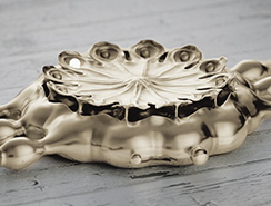 Poppy Seed-pod watch, white gold. Thumbnail