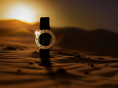 Stone-hold watch, gold. Thumbnail